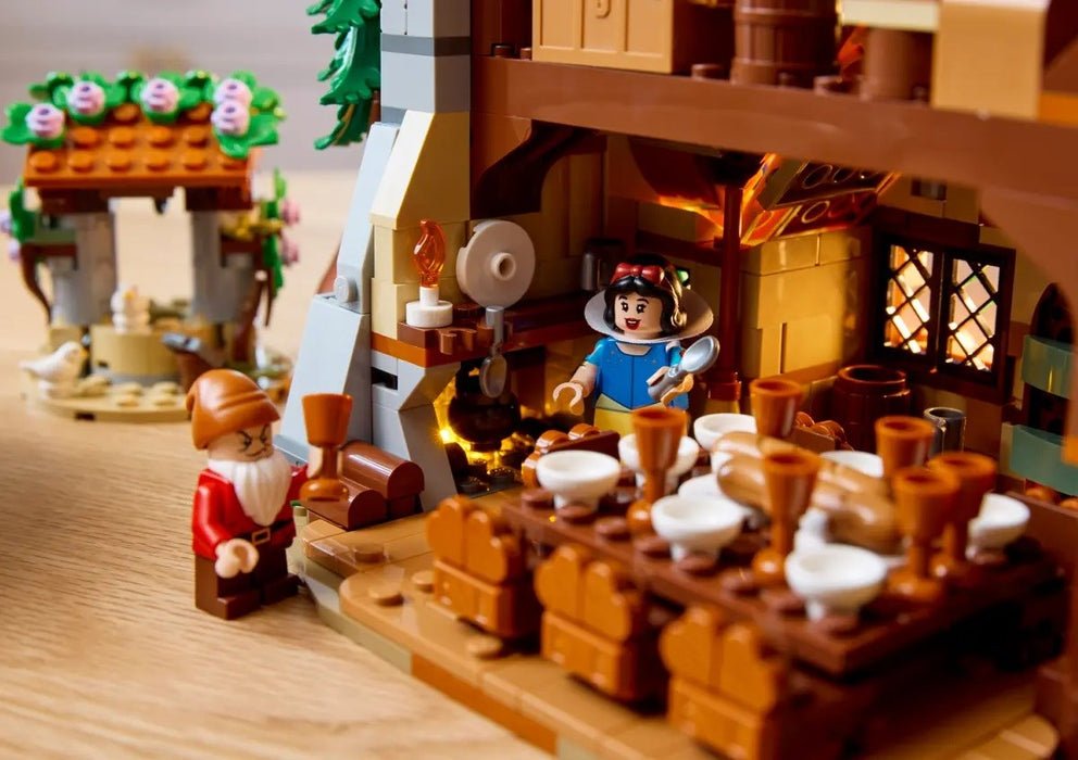 LEGO DISNEY 43242 Снежанка и вилата на седемте джуджета