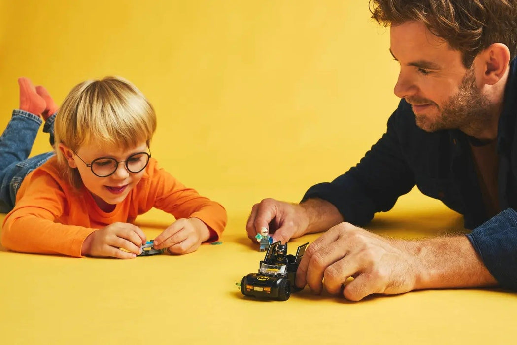 LEGO BATMAN 76301 Batman & Batmobile срещу Mr. Freeze
