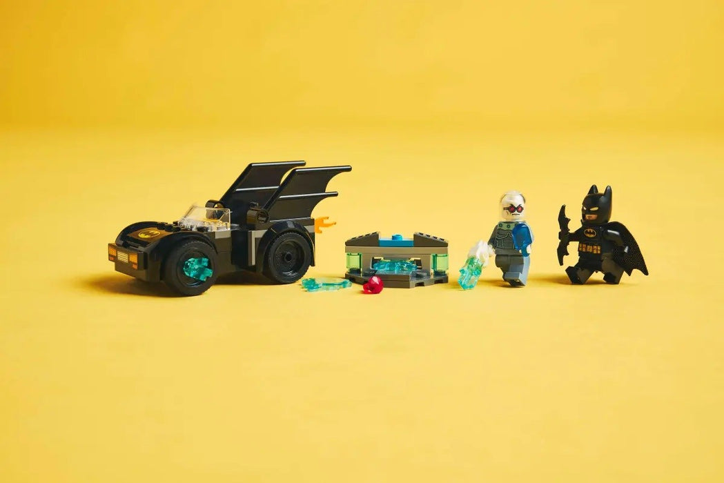 LEGO BATMAN 76301 Batman & Batmobile срещу Mr. Freeze
