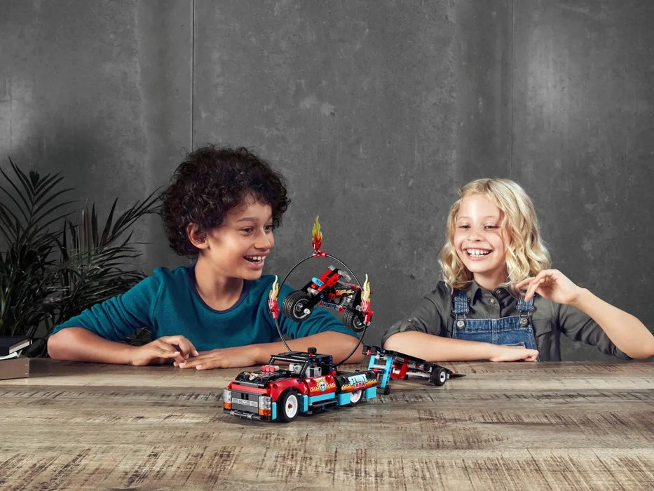 LEGO TECHNIC 42106 Stunt Show Truck and Bike