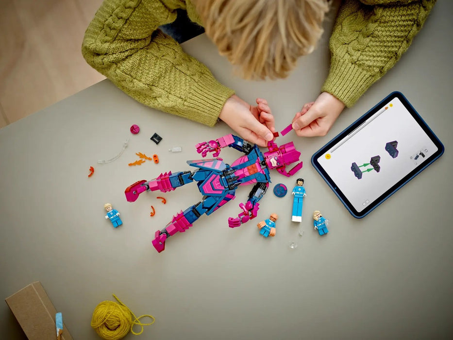 LEGO MARVEL 76316 Фигура за конструиране на Фантастичната четворка срещу Галактус