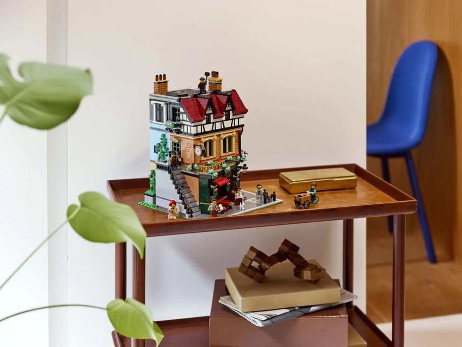 LEGO ICONS 10350 Tudor Corner