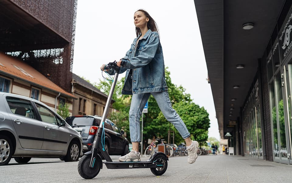 MOTUS Scooty 8.5 25 км/ч Черен, Тюркоаз 7.8 Ah