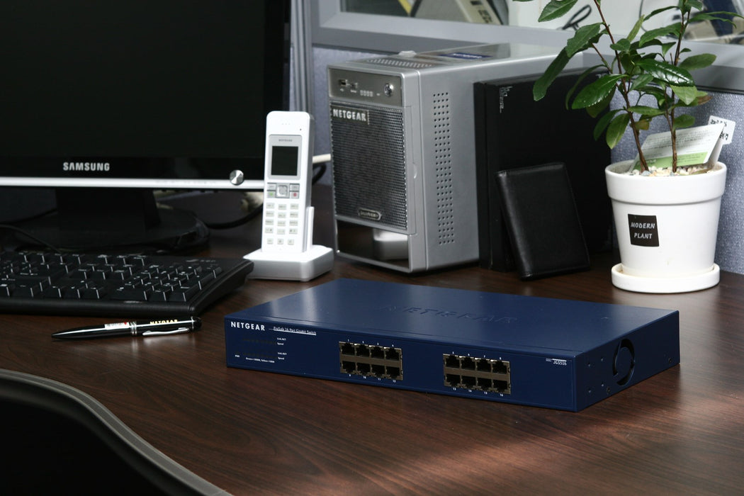NETGEAR 16 x 10/100/1000 Gigabit Switch