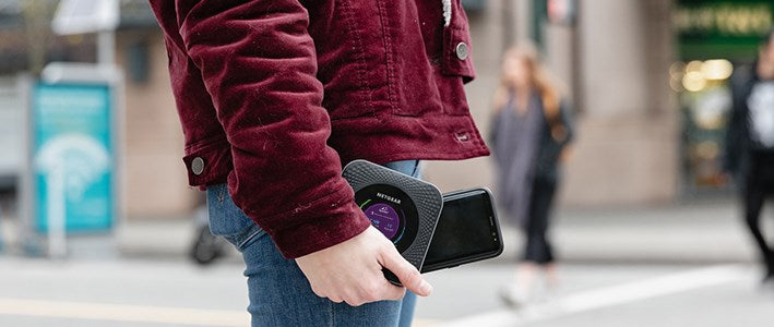 NETGEAR Nighthawk MR1100-100EUS Mobiler Hotspo Dual Band 4G/LTE 1GBit/s Изтегляне 150Mbit/s Качване WLAN