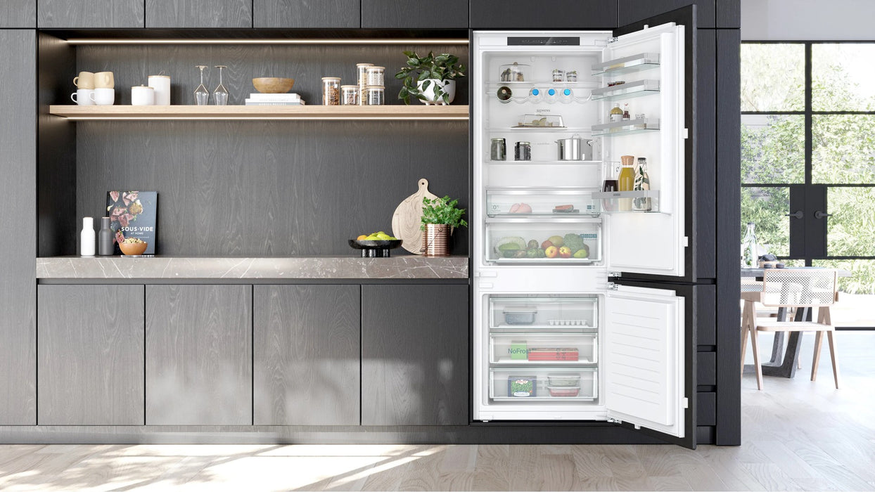 Siemens iQ300 KB96NVFE0 хладилник с фризер за вграждане 383 LE Бял