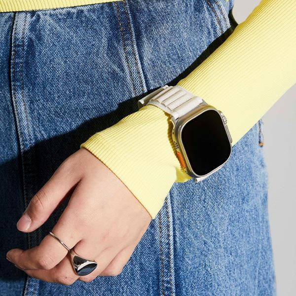Каишка Skinarma Kobu за Apple Watch Ultra 49/46/45, слонова кост