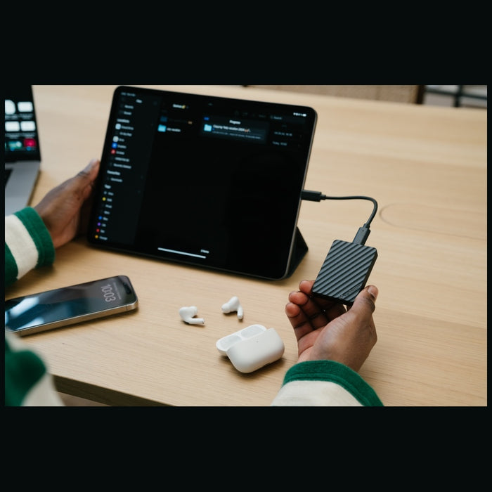 Външен диск Verbatim Store n Go Mini Stripe SSD 2TB, черен