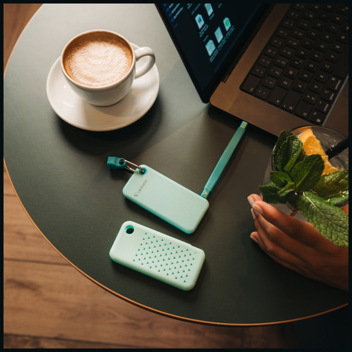 Външен твърд диск Verbatim Pocket SSD 2TB 32325 USB 3.2 gen.2, черно-полярно син