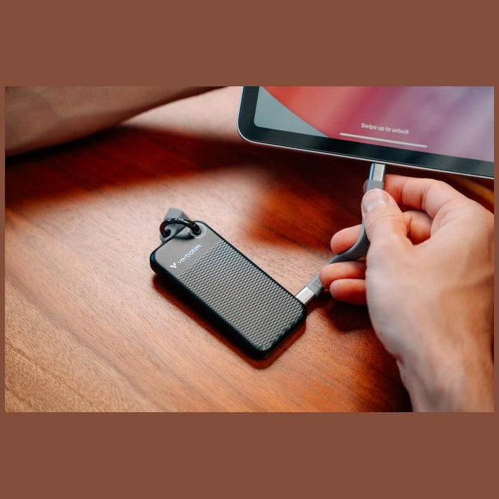 Външен твърд диск Verbatim Pocket SSD 32282 с брелок, USB 3.2 gen.2, черно-сив