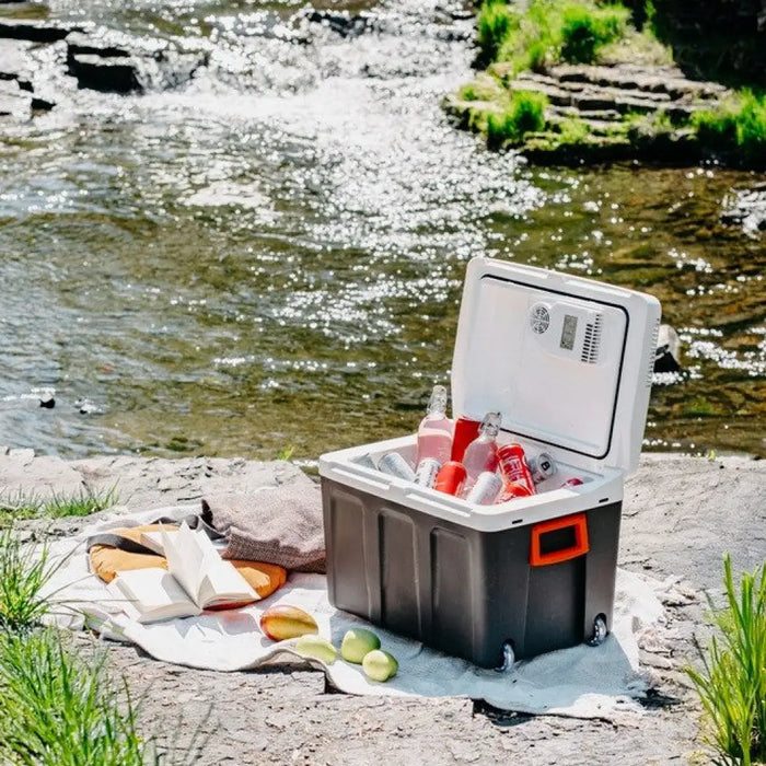 Adler AD 8090 Преносим охладител 40 L черен бял