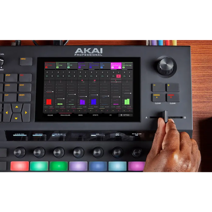 AKAI FORCE Самостоятелна станция за музикално производство