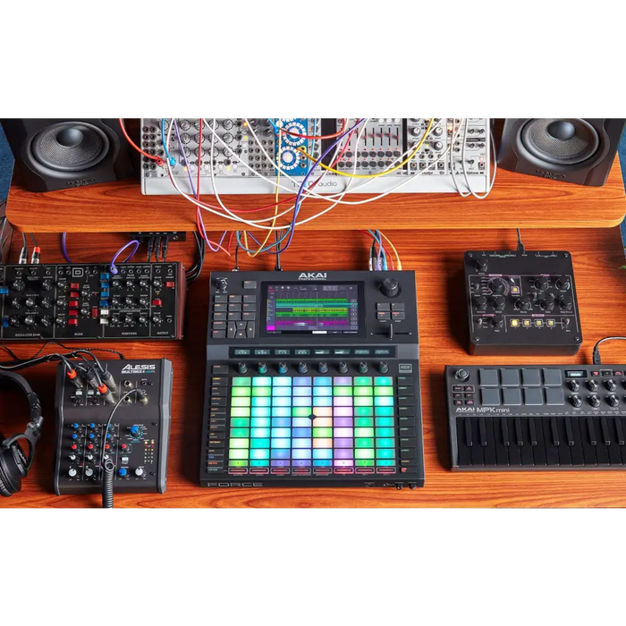 AKAI FORCE Самостоятелна станция за музикално производство