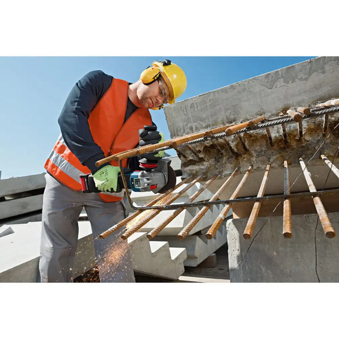 АКУМУЛАТОРЕН БЕЗЧЕТКОВ ЪГЛОШЛАЙФ BOSCH PROFESSIONAL GWS
