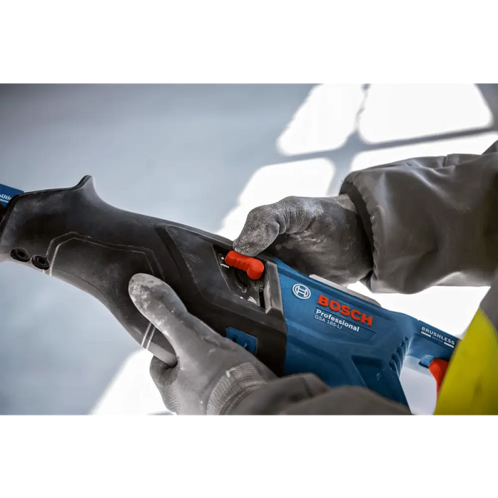 Акумулаторен саблен трион Bosch blue GSA 185 Solo
