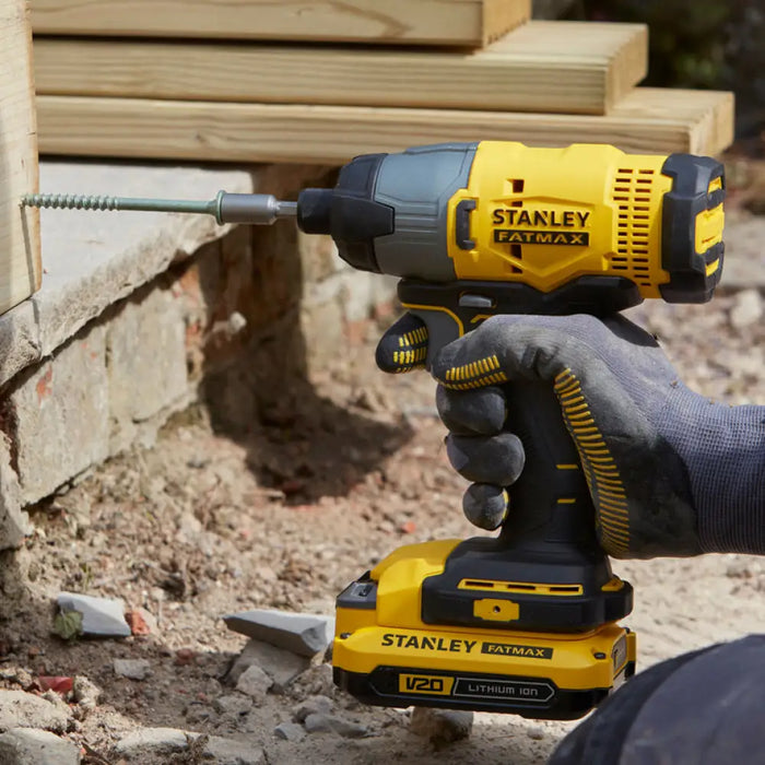 АКУМУЛАТОРЕН УДАРЕН ВИНТОВЕРТ STANLEY SFMCF800C2K-QW 18 V