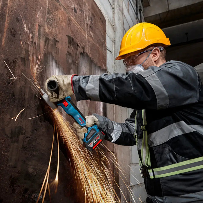 АКУМУЛАТОРЕН БЕЗЧЕТКОВ ЪГЛОШЛАЙФ BOSCH PROFESSIONAL GWS
