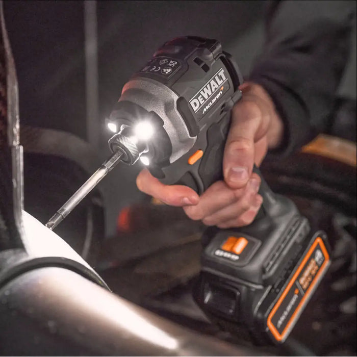 АКУМУЛАТОРЕН БЕЗЧЕТКОВ КОМПЛЕКТ DEWALT DCK200MM2T-QW