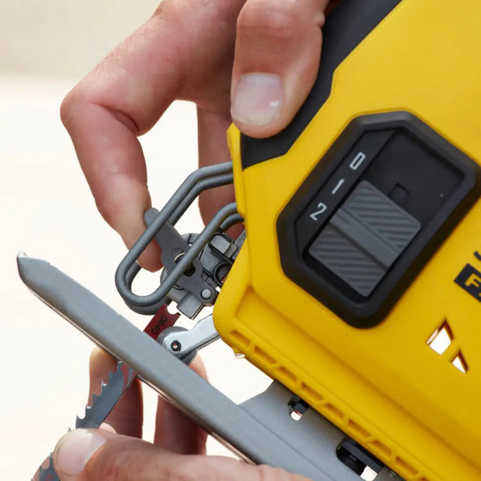 АКУМУЛАТОРЕН ПРОБОДЕН ТРИОН STANLEY SFMCS600B-XJ