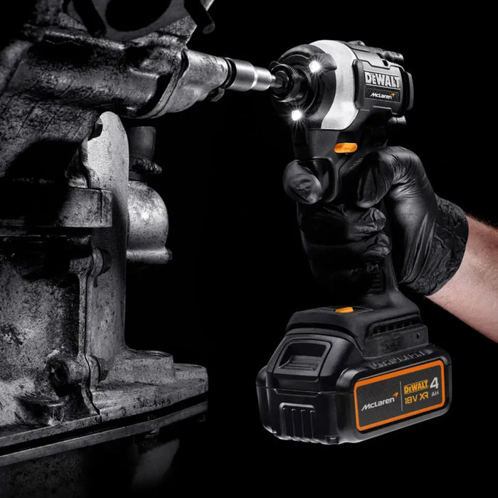 АКУМУЛАТОРЕН БЕЗЧЕТКОВ КОМПЛЕКТ DEWALT DCK200MM2T-QW