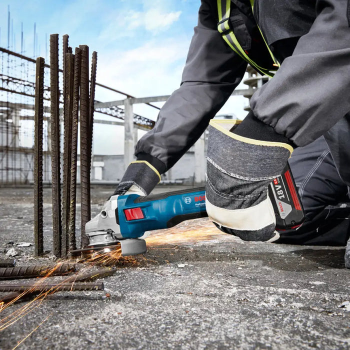 АКУМУЛАТОРЕН БЕЗЧЕТКОВ ЪГЛОШЛАЙФ BOSCH PROFESSIONAL GWS