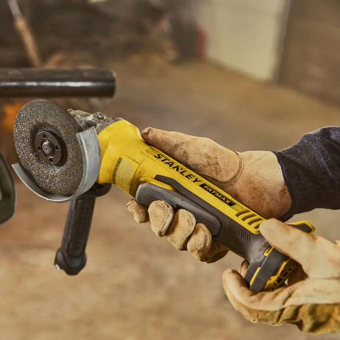 АКУМУЛАТОРЕН БЕЗЧЕТКОВ ЪГЛОШЛАЙФ STANLEY SFMCG700B-XJ 18 V