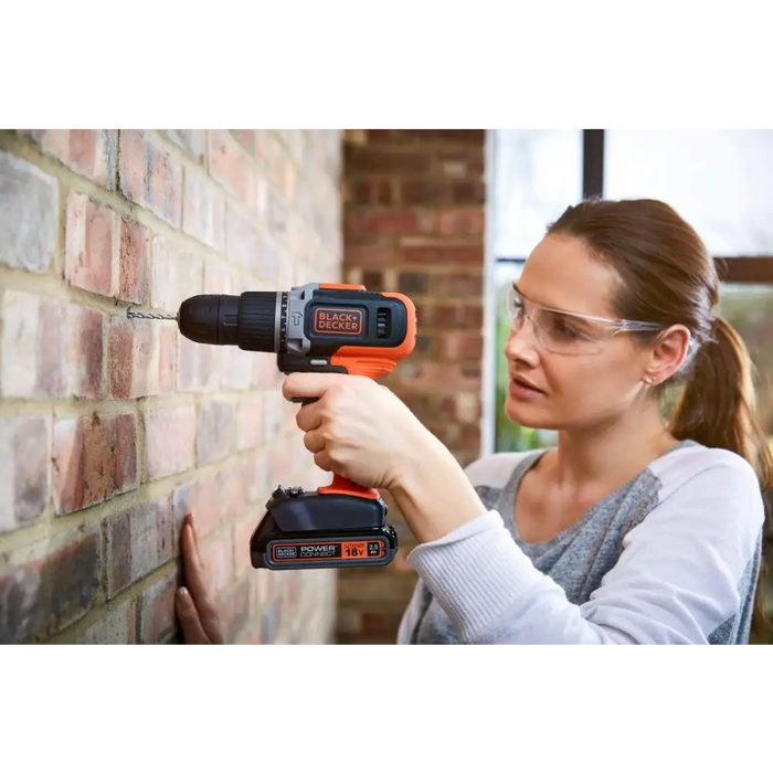 АКУМУЛАТОРНА БОРМАШИНА 18V BCD003C2K-QW