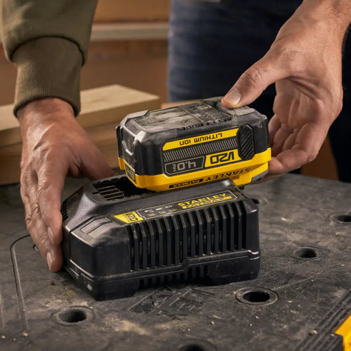 АКУМУЛАТОРНА БАТЕРИЯ И ЗАРЯДНО УСТРОЙСТВО 18 V 4 AH STANLEY