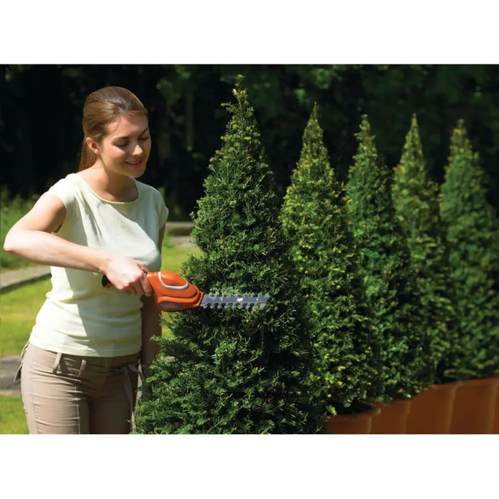 АКУМУЛАТОРНА НОЖИЦА BLACK&DECKER GSL700-QW