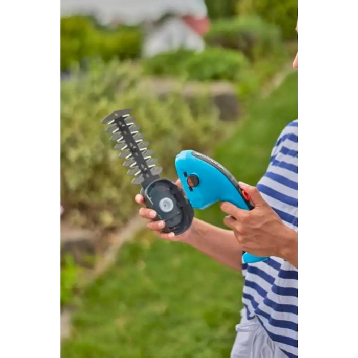 АКУМУЛАТОРНА НОЖИЦА ЗА ТРЕВА GARDENA