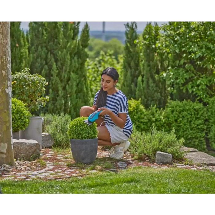 АКУМУЛАТОРНА НОЖИЦА ЗА ТРЕВА GARDENA