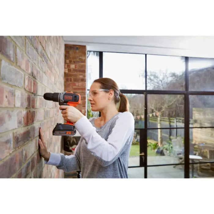 АКУМУЛАТОРНА БОРМАШИНА 18V BCD003C2K-QW