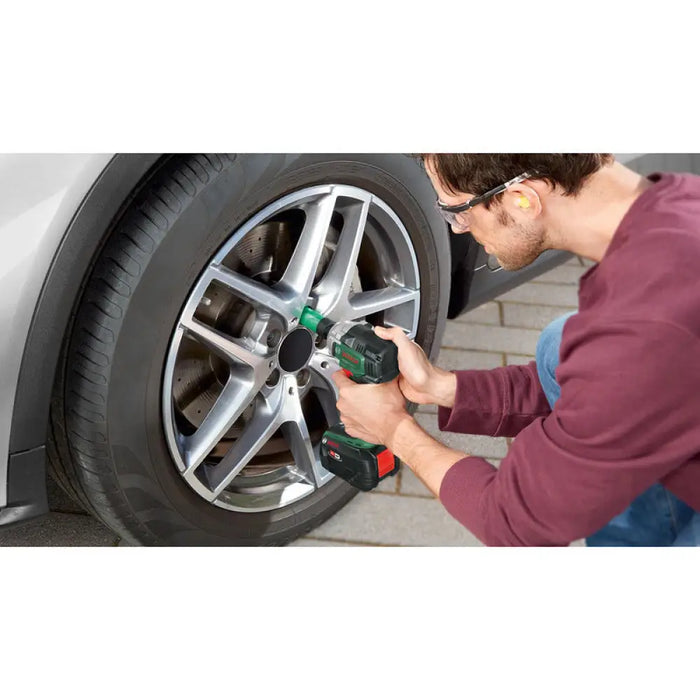 Акумулаторен безчетков ударен гайковерт Bosch