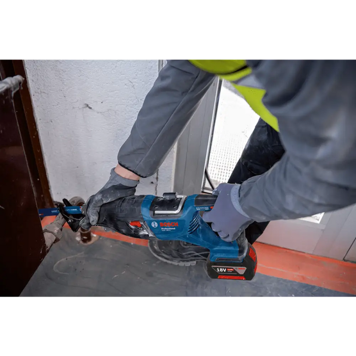 Акумулаторен саблен трион Bosch blue GSA 185 Solo