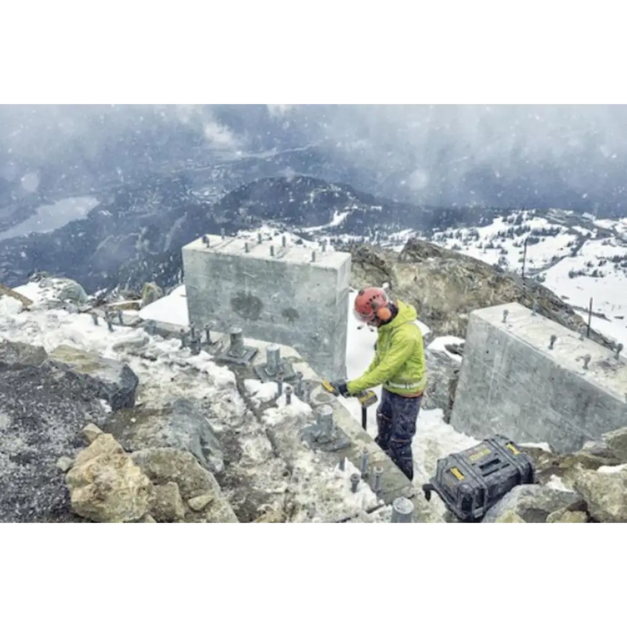 AКУМУЛАТОРЕН ЪГЛОШЛАЙФ 18V,125ММ DeWALT