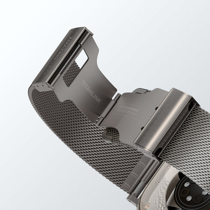 AmazingThing Titan Premium Metal Band за AppleWatch 38/40/41/42/44/45/46/49 мм - сребриста