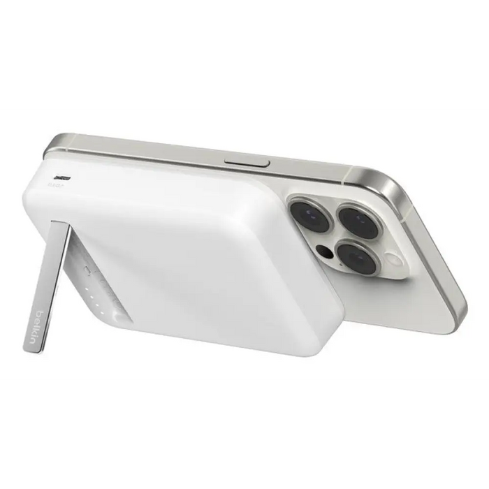 Belkin BoostCharge Pro Безжично зареждане Бяло