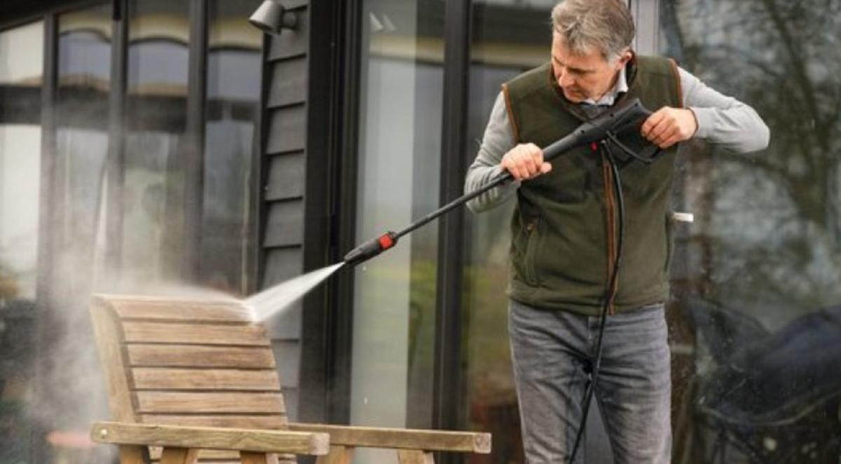 ВОДОСТРУЙКА BOSCH UNIVERSAL AQUATAK 125