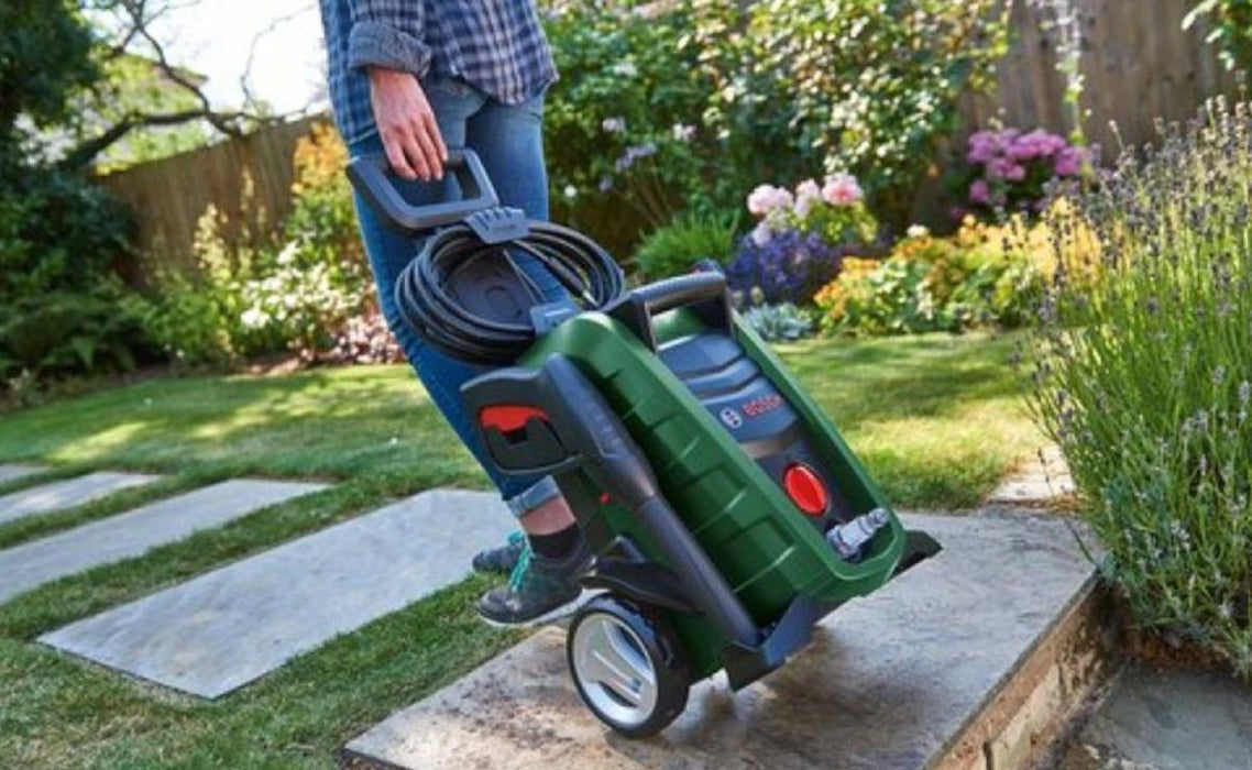 ВОДОСТРУЙКА BOSCH UNIVERSAL AQUATAK 125