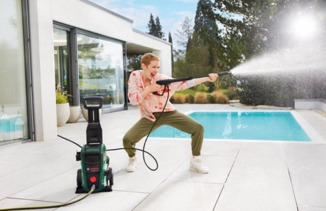 ВОДОСТРУЙКА BOSCH UNIVERSAL AQUATAK 125