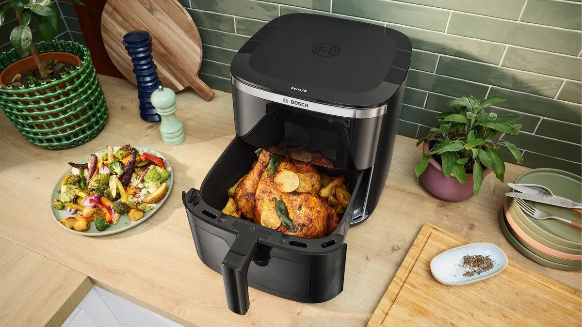 Фритюрник Bosch Serie 6 MAFS2671B, единичен, 7.2 л, самостоятелен, 1800 W, фритюрник с горещ въздух, черен