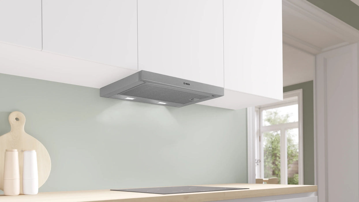 Bosch DFM064W55, SER2, Телескопичен абсорбатор 60 см C, EcoSilence Drive, макс. 394 м3/ч, 68 dB, 3 скорости, CoP D, Ефективност на мазнините 86,6%, предна лента от неръждаема стомана