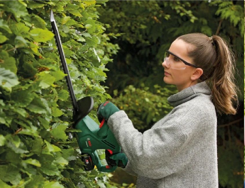 Акумулаторен храсторез Bosch - EasyHedgeCut, 18V-45, 2 Ah, 124 min, 2400 spm