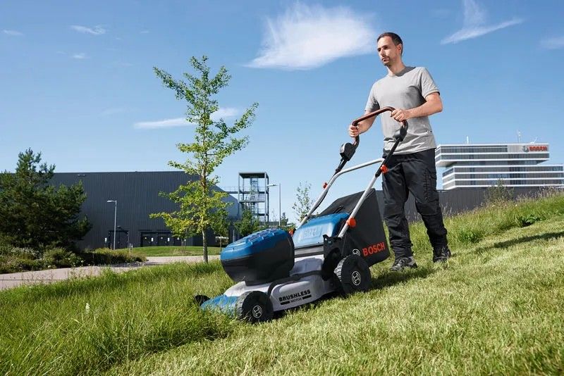 Акумулаторна косачка за трева Bosch - GRA 18V2-46, 3 в 1, без батерии