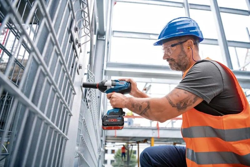 Акумулаторен гайковерт Bosch - GDS 18V-1050 H Professional, с батерии и зарядно