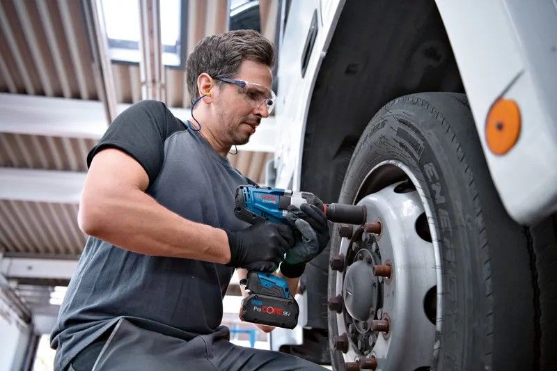 Акумулаторен гайковерт Bosch - GDS 18V-1050 H Professional, с батерии и зарядно