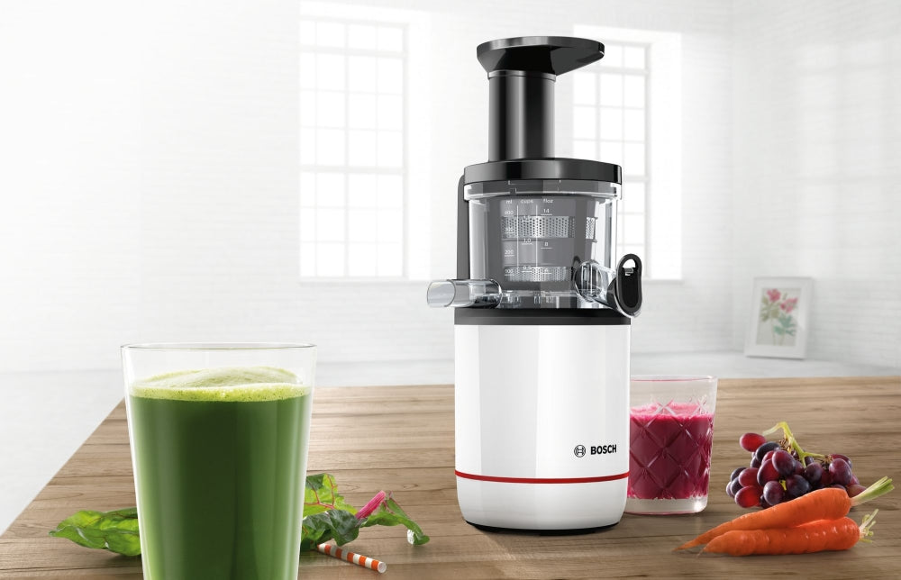 Bosch MESM500W, Бавна сокоизстисквачка VitaExtract 150 W, 55 об./мин., 1 скорост + функция реверс, тритан винт, лост MixControl, контейнер за сок 1 л, контейнер за пулп 1,3 л, 2 филтъра (фин, груб), бял / черен
