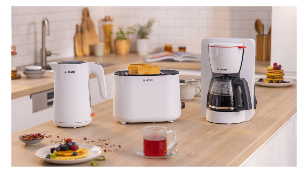 Bosch TWK2M161, Пластмасова кана MyMoment, 2400 W, 1,7 л, Индикатор за чаши, Филтър за котлен камък, Тройна функция за безопасност, Бял