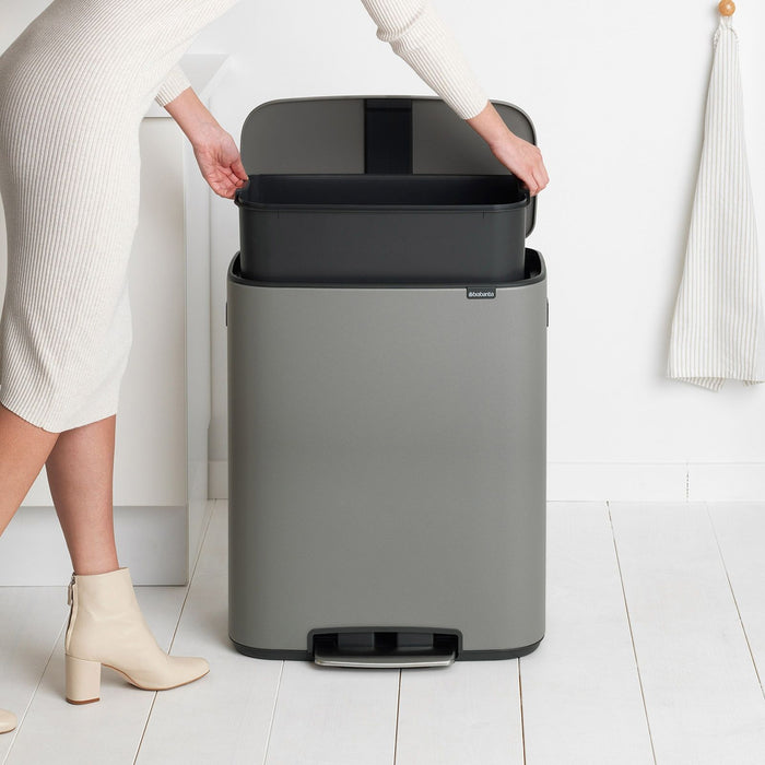 Кош за отпадъци Brabantia - Bo Pedal, 60 l, Mineral Concrete Grey