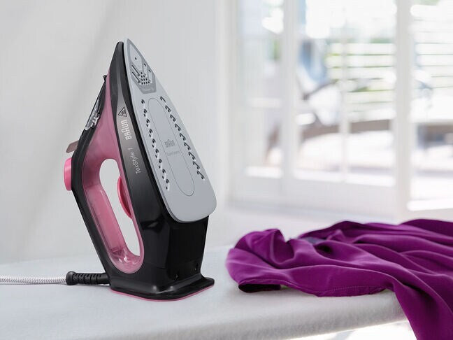 Ютия Braun TexStyle 1 Dry & Steam Керамична гладеща повърхност 2000 W Черен, Лилав
